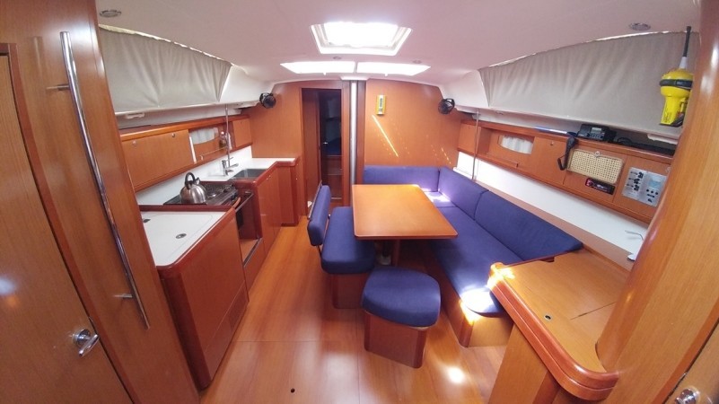 Oceanis 43 - Yacht Charter Sailica