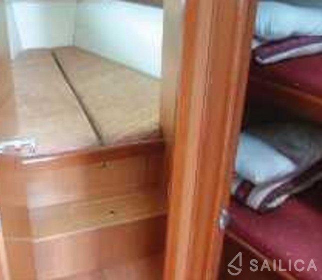 Oceanis 43 - Yacht Charter Sailica