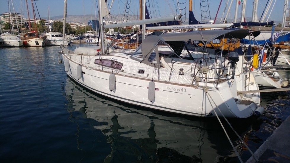 Oceanis 43 - Yacht Charter Sailica