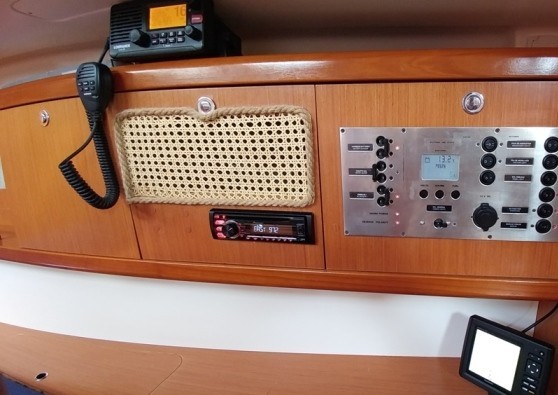 Oceanis 43 - Yacht Charter Sailica