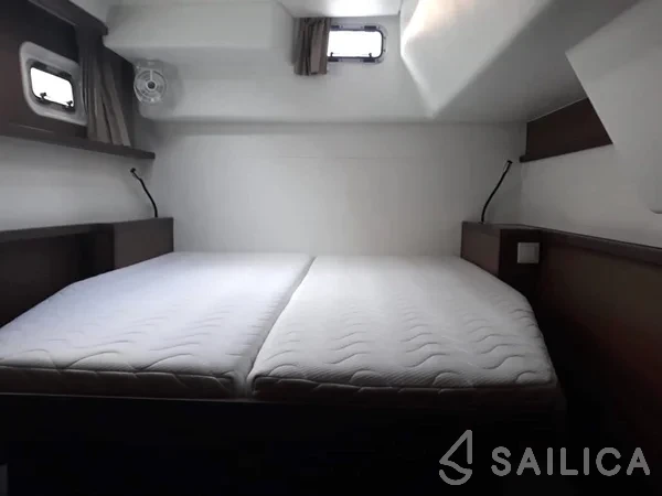 Lagoon 450  Flybridge - Yacht Charter Sailica