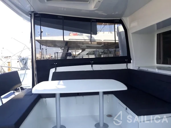 Lagoon 450  Flybridge - Yacht Charter Sailica