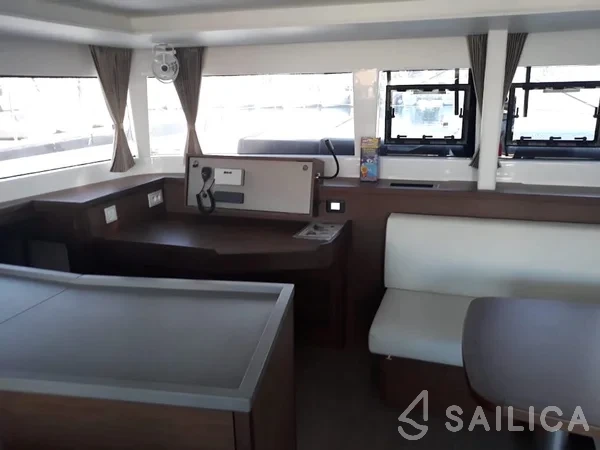 Lagoon 450  Flybridge - Yacht Charter Sailica