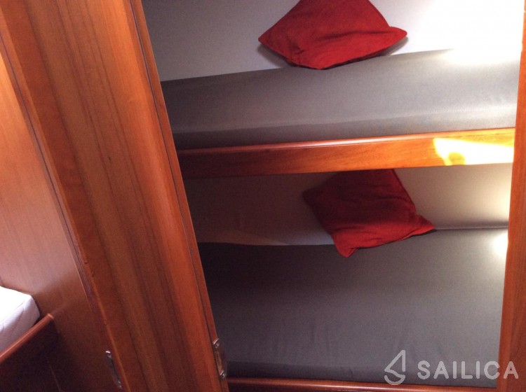 Oceanis 43 - Yacht Charter Sailica