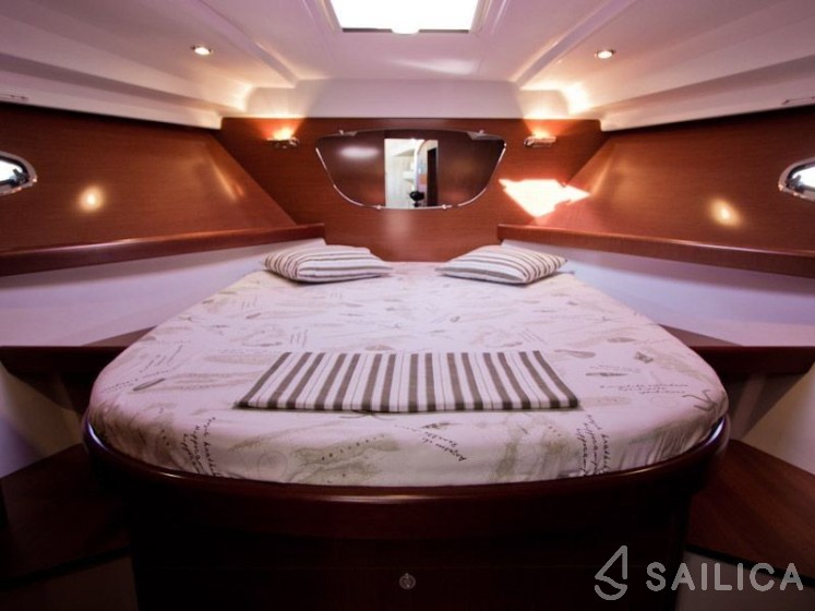 Antares 36 - Yacht Charter Sailica