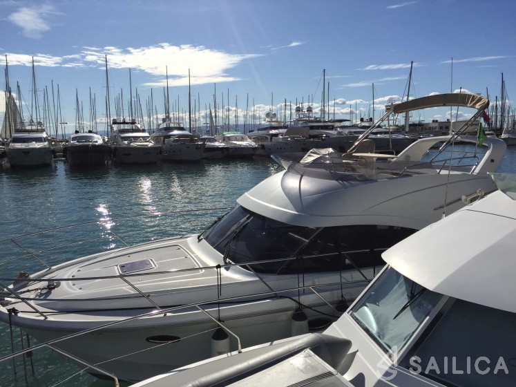 Antares 36 - Yacht Charter Sailica