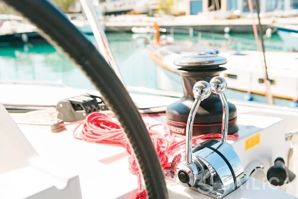 Lagoon 450  Flybridge - Yacht Charter Sailica