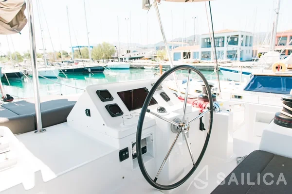 Lagoon 450  Flybridge - Yacht Charter Sailica