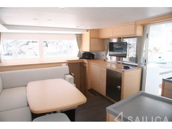 Lagoon 450  Flybridge - Yacht Charter Sailica