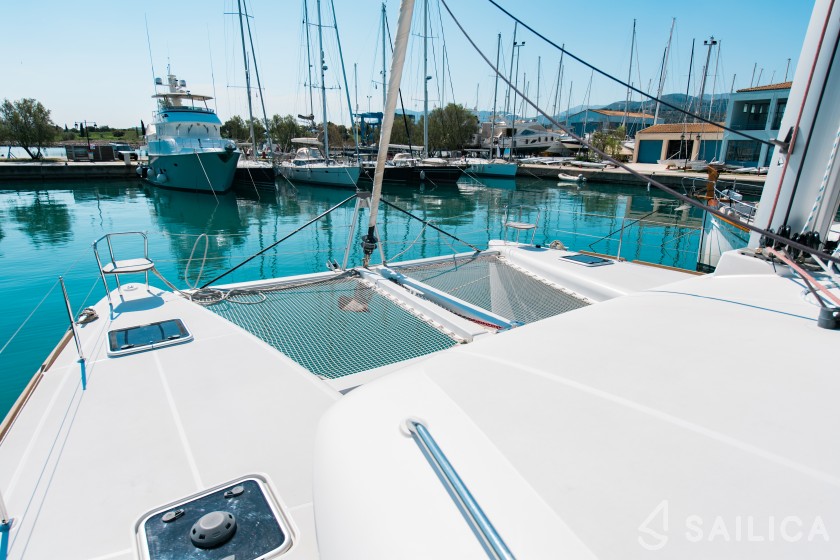 Lagoon 450  Flybridge - Yacht Charter Sailica