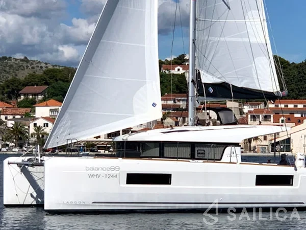 Lagoon 40 - Yacht Charter Sailica