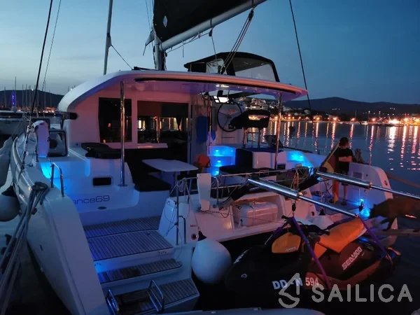 Lagoon 40 - Yacht Charter Sailica