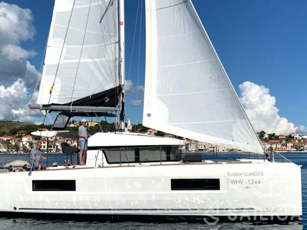 Lagoon 40 - Yacht Charter Sailica