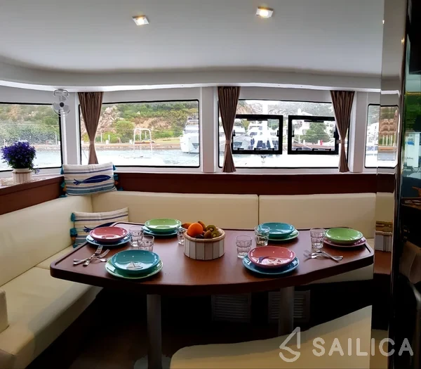 Lagoon 42 - Yacht Charter Sailica