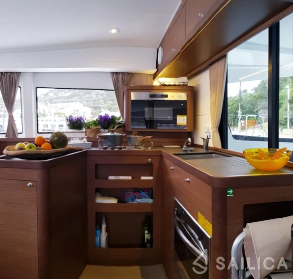 Lagoon 42 - Yacht Charter Sailica