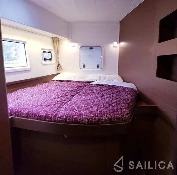 Lagoon 42 - Yacht Charter Sailica