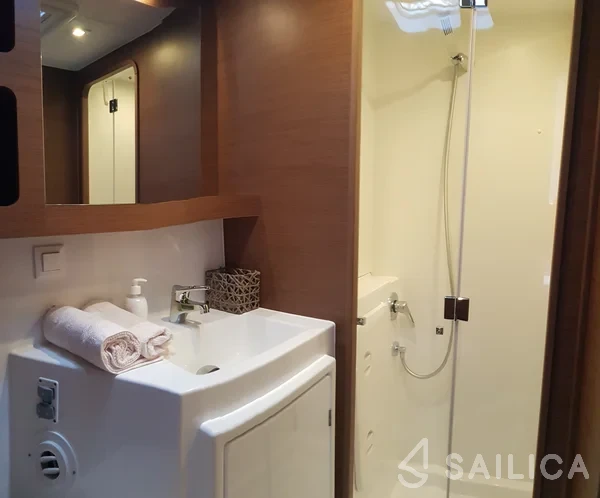 Lagoon 42 - Yacht Charter Sailica