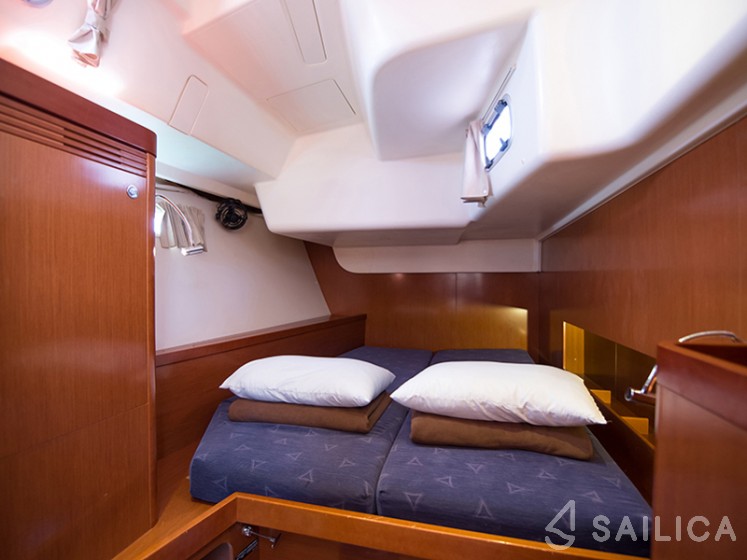 Lagoon 42 - Yacht Charter Sailica