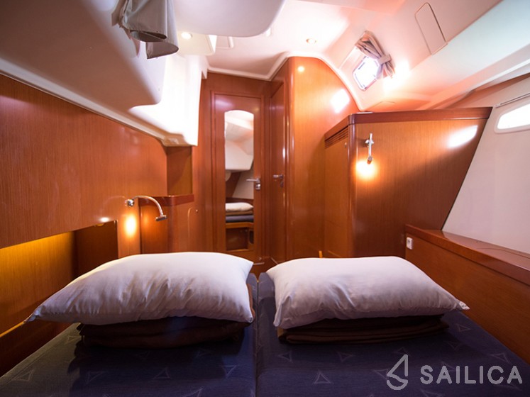 Lagoon 42 - Yacht Charter Sailica