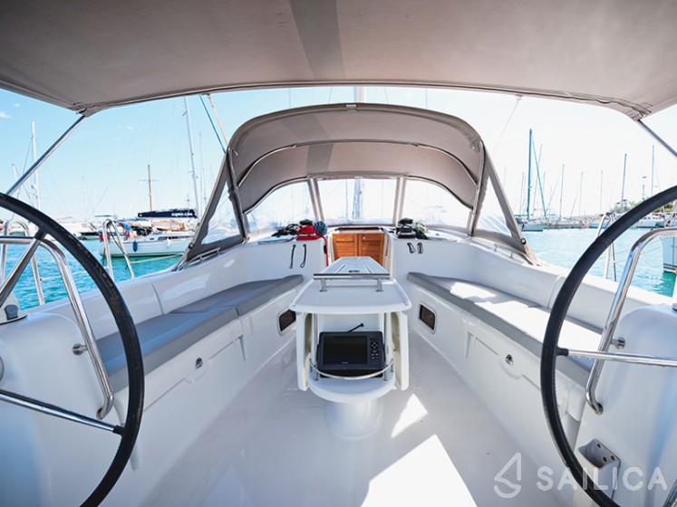 Lagoon 42 - Yacht Charter Sailica