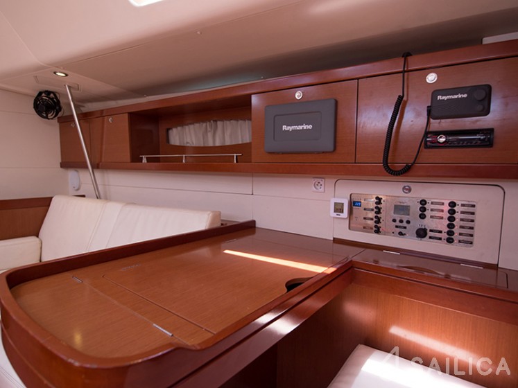 Lagoon 42 - Yacht Charter Sailica