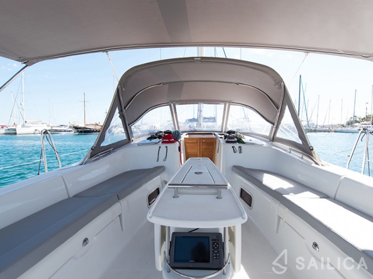 Lagoon 42 - Yacht Charter Sailica