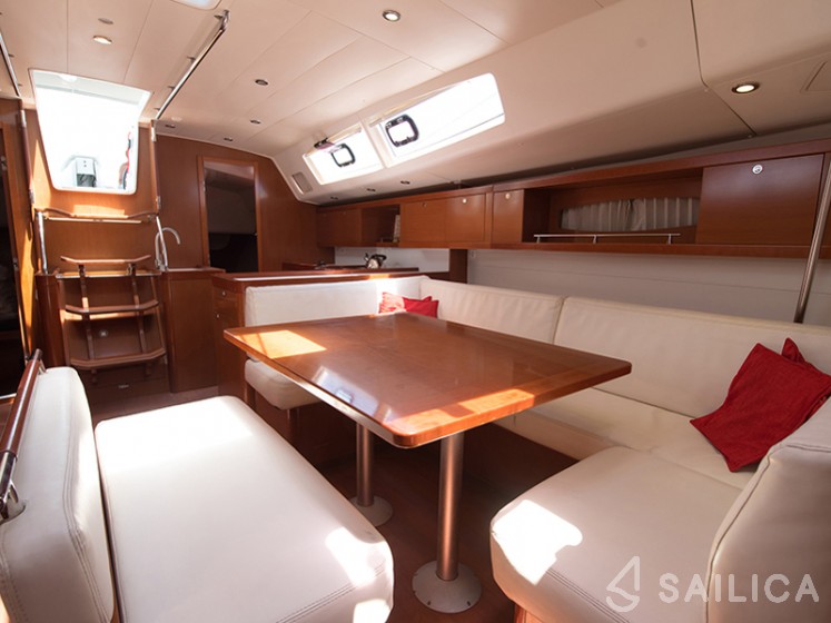 Lagoon 42 - Yacht Charter Sailica