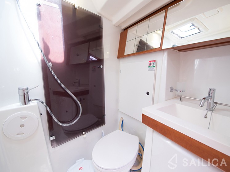 Lagoon 42 - Yacht Charter Sailica