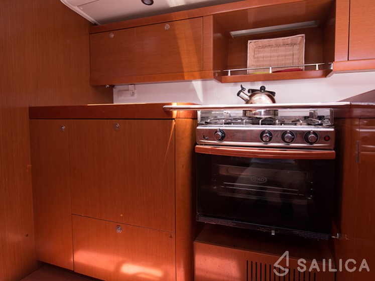 Lagoon 42 - Yacht Charter Sailica