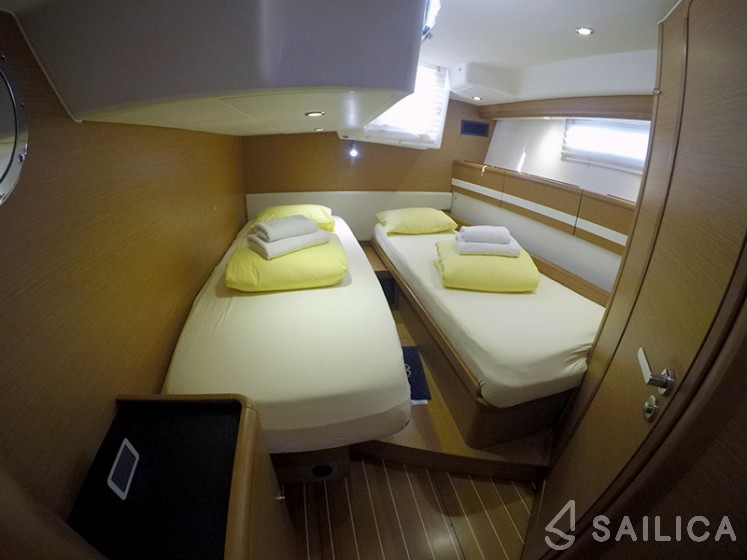 Jeanneau 57 - Yacht Charter Sailica