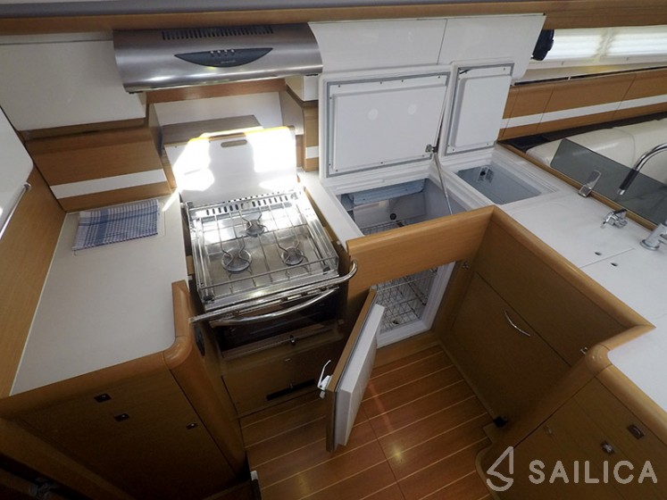 Jeanneau 57 - Yacht Charter Sailica
