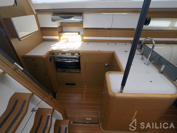Jeanneau 57 - Yacht Charter Sailica