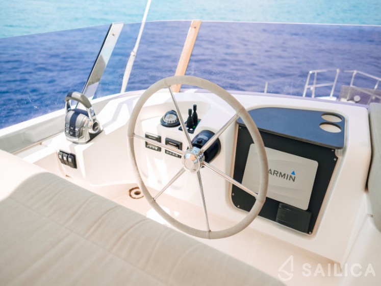 Bavaria E40 Fly - Yacht Charter Sailica