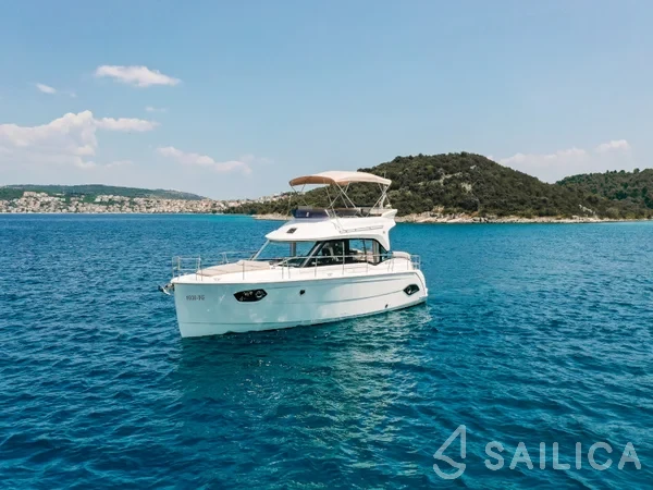 Bavaria E40 Fly - Yacht Charter Sailica