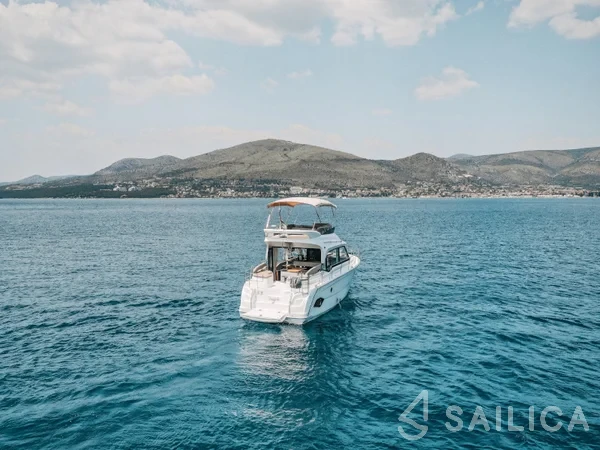 Bavaria E40 Fly - Yacht Charter Sailica