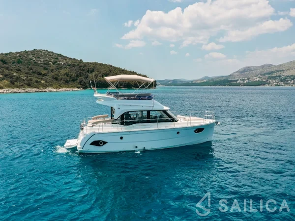 Bavaria E40 Fly - Yacht Charter Sailica