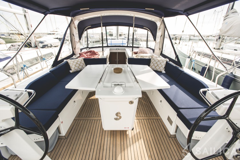 Oceanis 51.1 - Yacht Charter Sailica