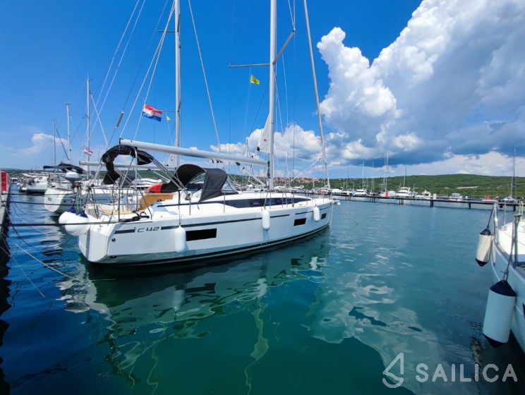 Bavaria C42 - Yacht Charter Sailica