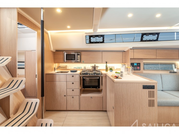 Bavaria C42 - Yacht Charter Sailica