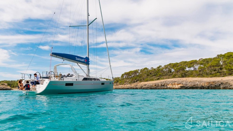 Oceanis 41.1 - Yacht Charter Sailica