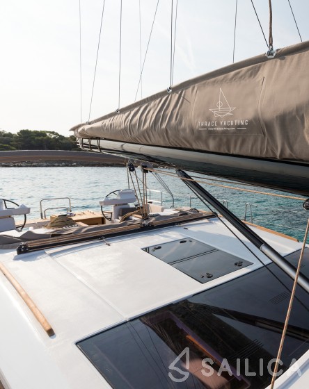 Dufour 520 GL - Yacht Charter Sailica