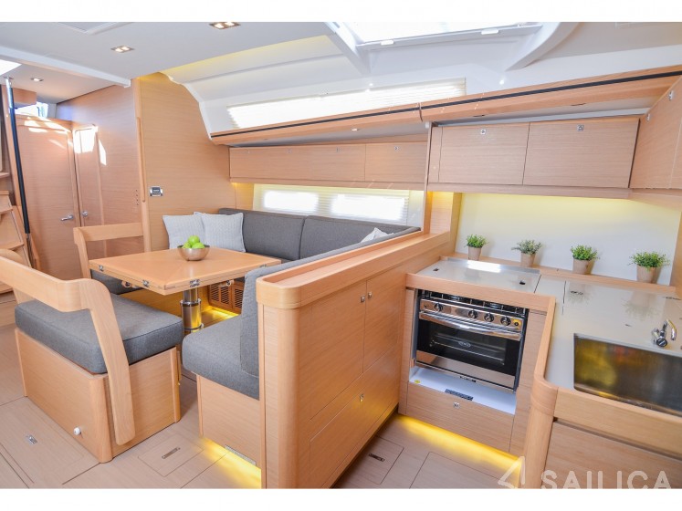 Dufour 520 GL - Yacht Charter Sailica