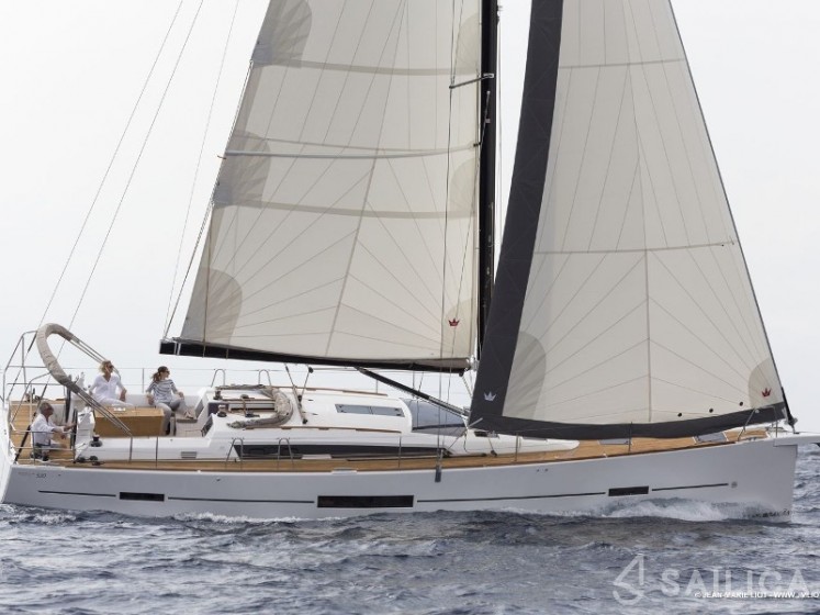 Dufour 520 GL - Yacht Charter Sailica