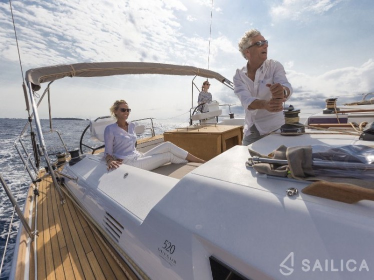 Dufour 520 GL - Yacht Charter Sailica