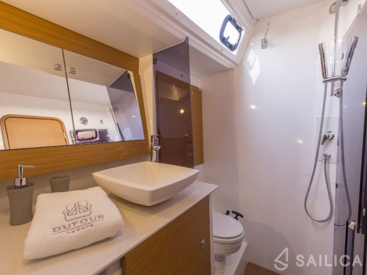 Dufour 520 GL - Yacht Charter Sailica