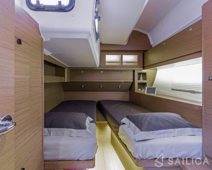 Dufour 520 GL - Yacht Charter Sailica