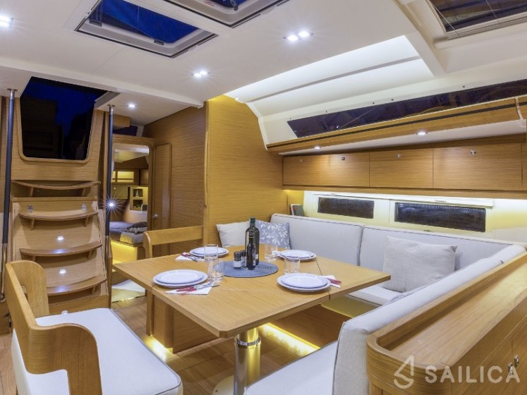 Dufour 520 GL - Yacht Charter Sailica