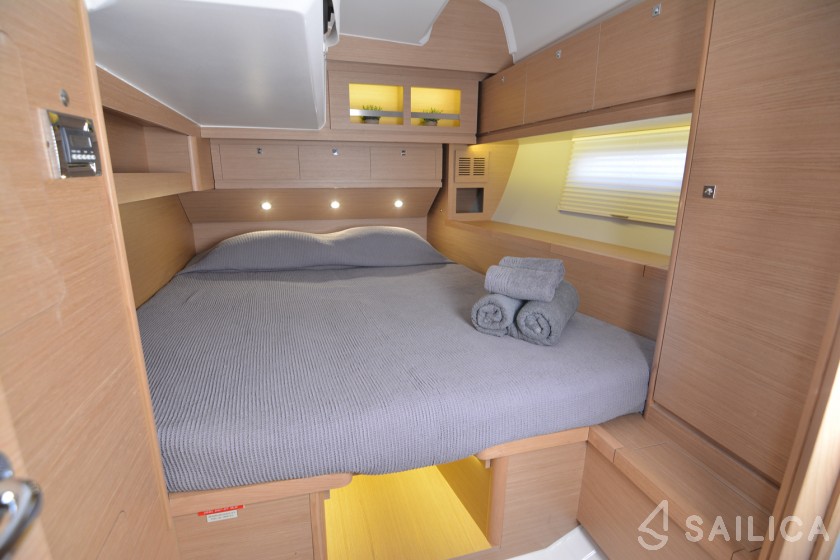 Dufour 520 GL - Yacht Charter Sailica