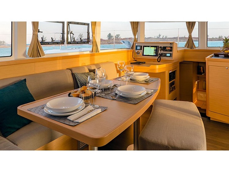 Lagoon 42 - Yacht Charter Sailica