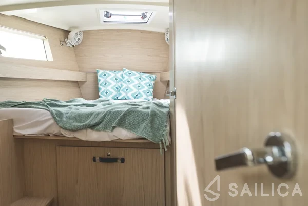 Oceanis 41.1 - Yacht Charter Sailica